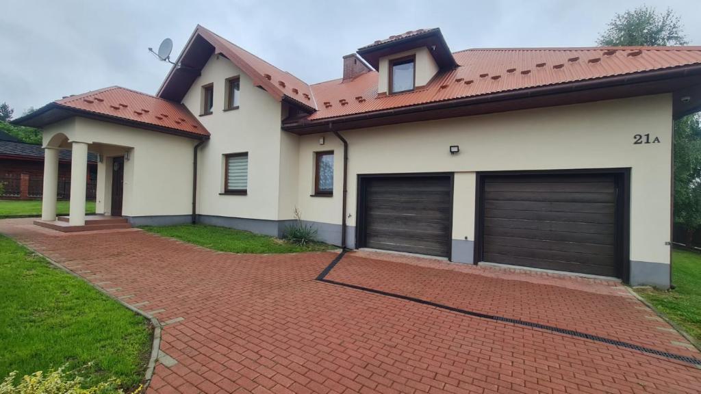 Three-Bedroom House at Cztery Pory Roku